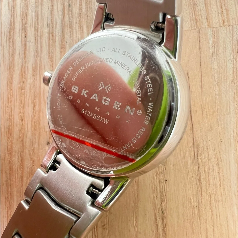 Skagen Denmark steel ladies silver tone dress bracelet watch NEW BATTERY